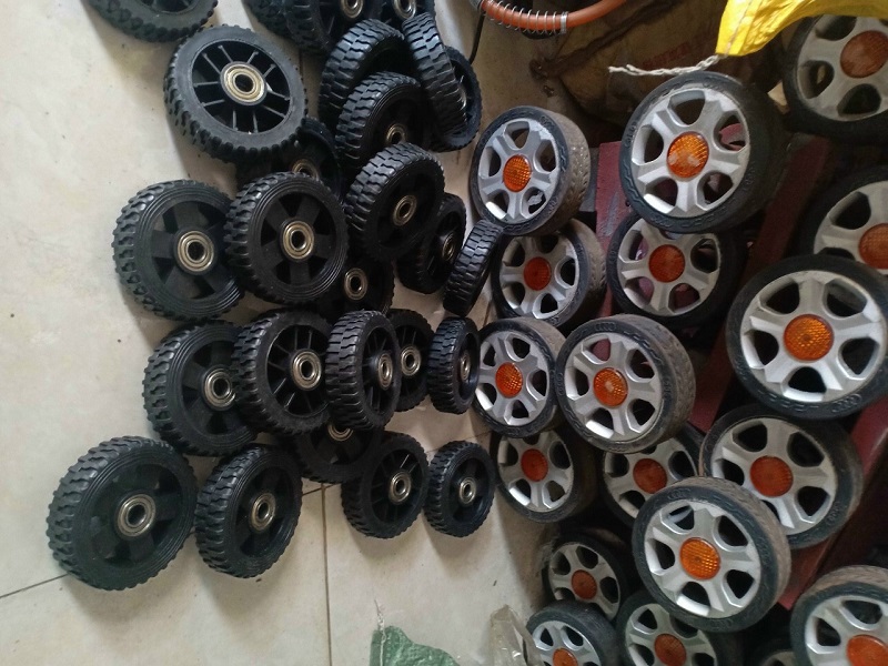 Bánh xe đầu cổng